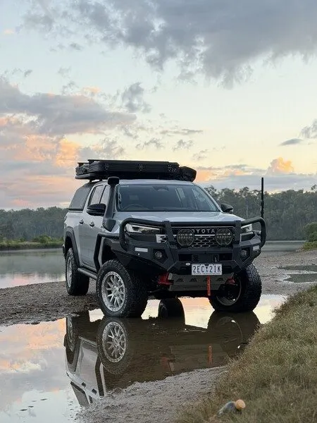 Toyota HiLux N90 with roof platform and rooftop tent