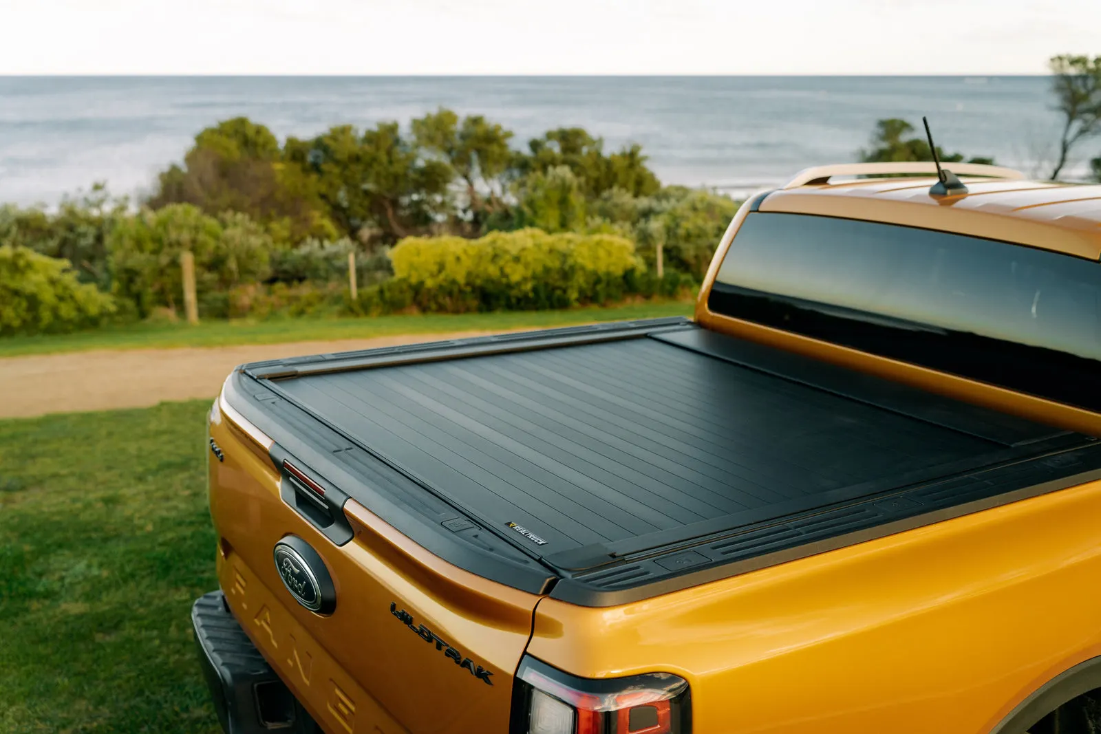 Mountain Top EVOm Manual Roll Cover