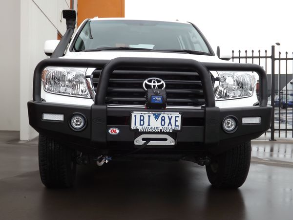 Opposite Lock Three-loop bull bar, Toyota LandCruiser 200