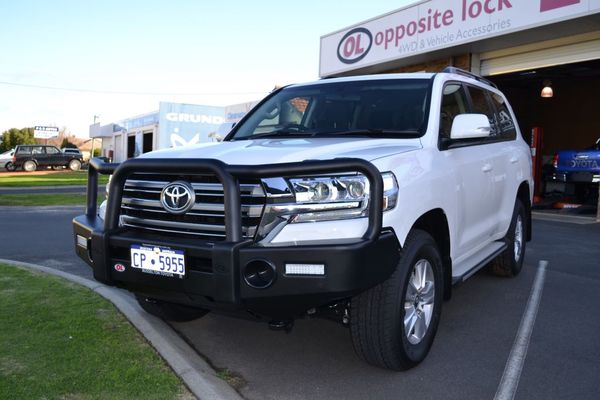 Opposite Lock Three-loop bull bar, Toyota LandCruiser 200