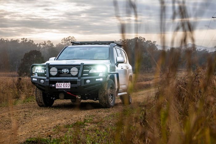 Opposite Lock Post-type bull bar, Toyota LandCruiser 300