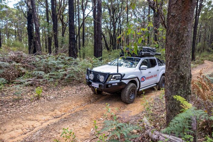Opposite Lock Post-type bull bar, Nissan Navara D23 NP300