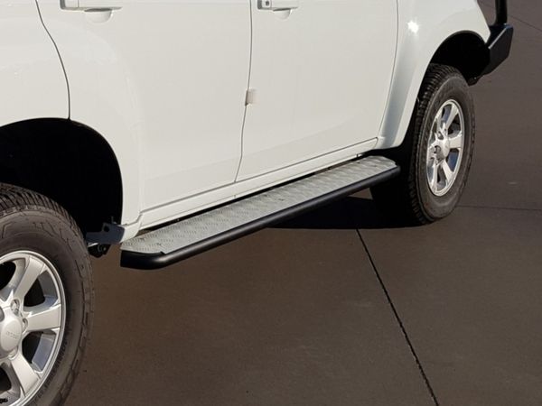Opposite Lock Side steps, Isuzu MU-X
