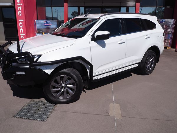 Opposite Lock Side steps, Isuzu MU-X
